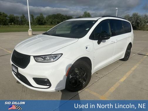 2025 Chrysler Pacifica Hybrid Select
