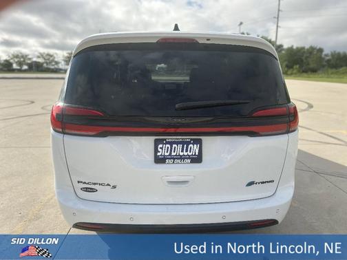 2025 Chrysler Pacifica Hybrid Select