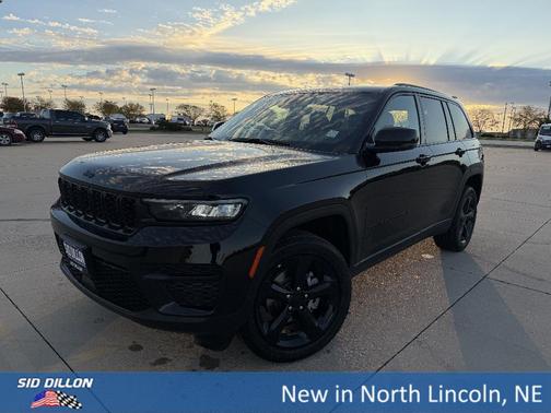 2025 Jeep Grand Cherokee Laredo