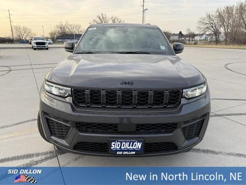 Metallic 2026 Jeep Grand Cherokee Laredo