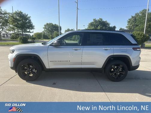 2025 Jeep Grand Cherokee Laredo