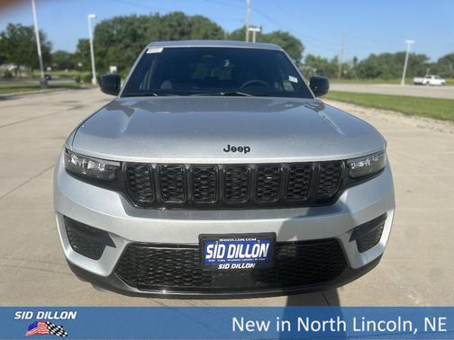 2025 Jeep Grand Cherokee Laredo