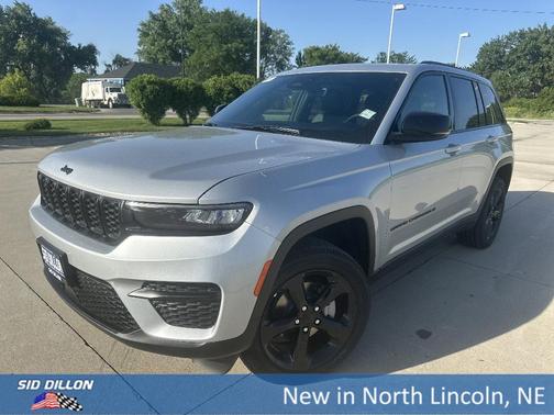 2025 Jeep Grand Cherokee Laredo