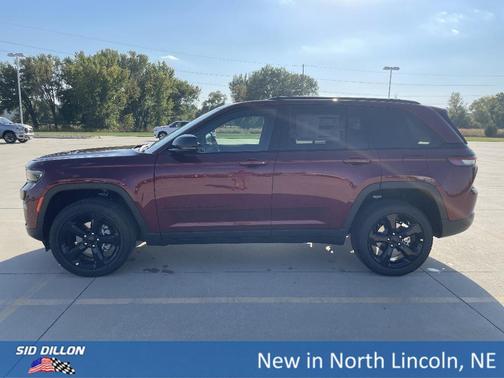 2025 Jeep Grand Cherokee Laredo