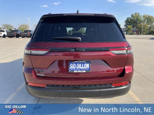 2025 Jeep Grand Cherokee Laredo
