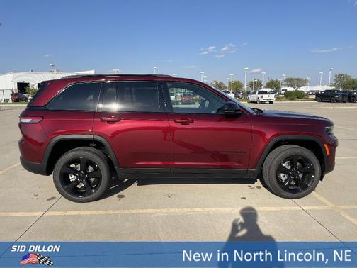 2025 Jeep Grand Cherokee Laredo