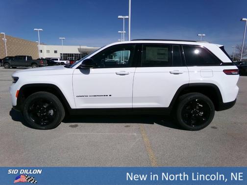 2025 Jeep Grand Cherokee Laredo