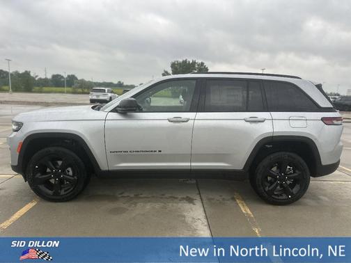 2025 Jeep Grand Cherokee Laredo