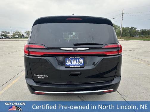 2022 Chrysler Pacifica Touring-L