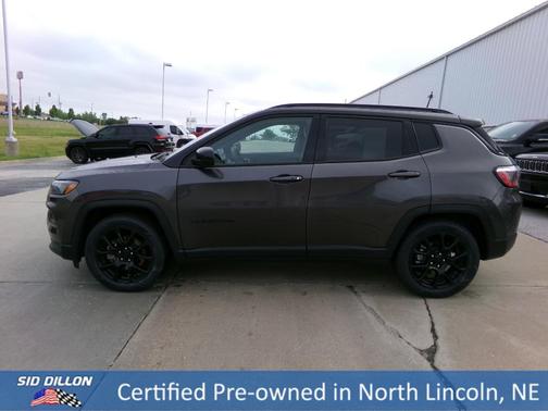 Granite Crystal Clearcoat Metallic 2022 Jeep Compass Altitude
