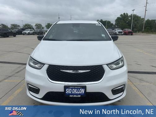 2025 Chrysler Pacifica Hybrid Select
