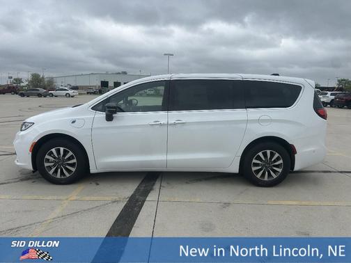 2025 Chrysler Pacifica Hybrid Select