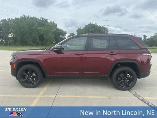 2025 Jeep Grand Cherokee Laredo