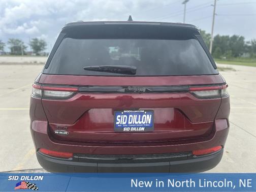 2025 Jeep Grand Cherokee Laredo