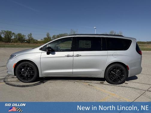 Silver Mist Clearcoat 2026 Chrysler Pacifica Limited
