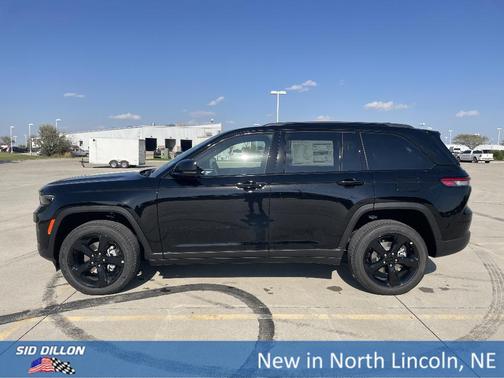 2025 Jeep Grand Cherokee Laredo