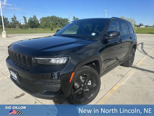 2025 Jeep Grand Cherokee Laredo