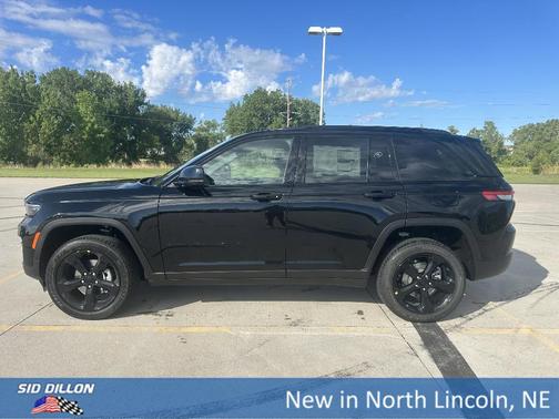 2025 Jeep Grand Cherokee Laredo