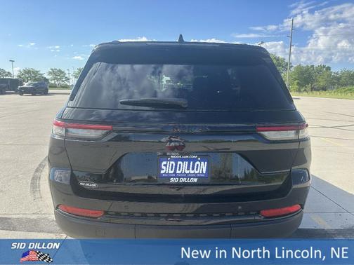 2025 Jeep Grand Cherokee Laredo
