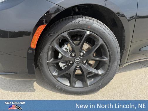 Diamond Black 2026 Chrysler Pacifica Select