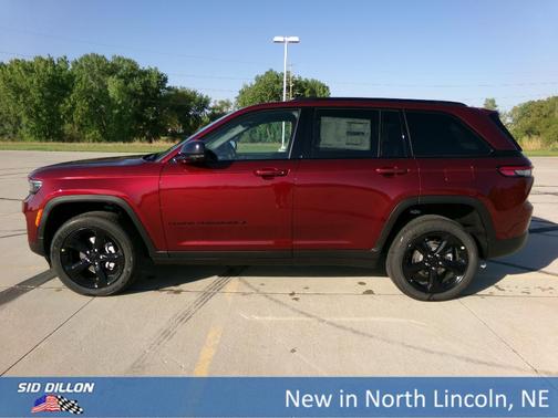 2025 Jeep Grand Cherokee Laredo