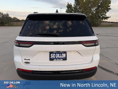 2025 Jeep Grand Cherokee Laredo