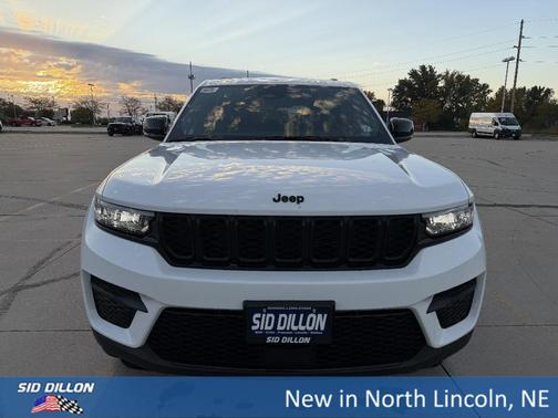 2025 Jeep Grand Cherokee Laredo