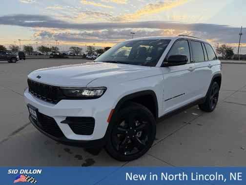 2025 Jeep Grand Cherokee Laredo