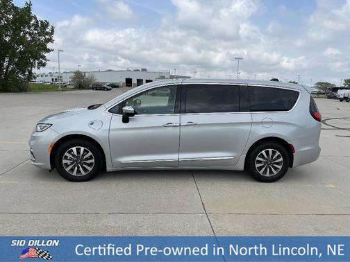 2023 Chrysler Pacifica Hybrid Limited