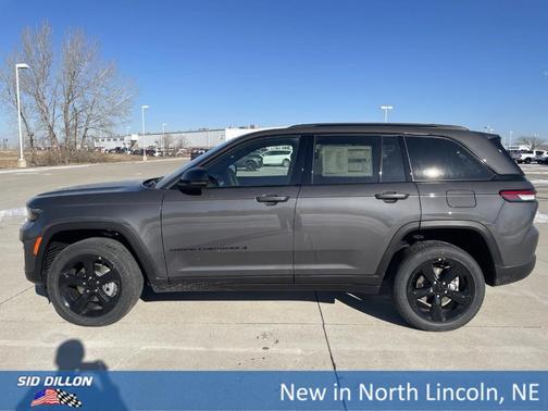 2025 Jeep Grand Cherokee Laredo
