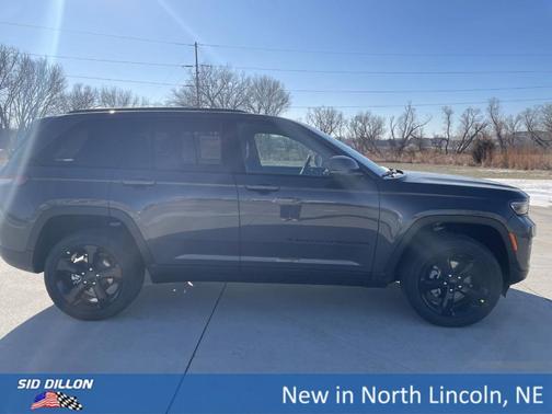 2025 Jeep Grand Cherokee Laredo
