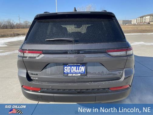 2025 Jeep Grand Cherokee Laredo