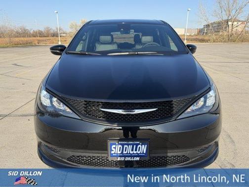 2026 Chrysler Voyager LX