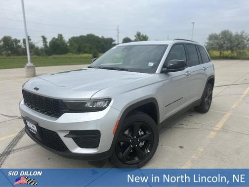 2025 Jeep Grand Cherokee Laredo