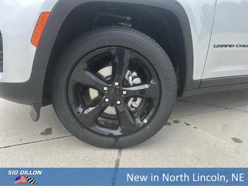 2025 Jeep Grand Cherokee Laredo