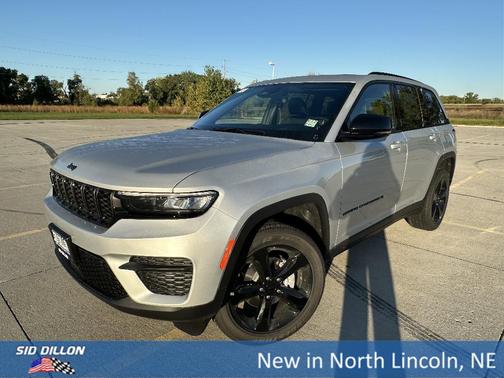 2025 Jeep Grand Cherokee Laredo