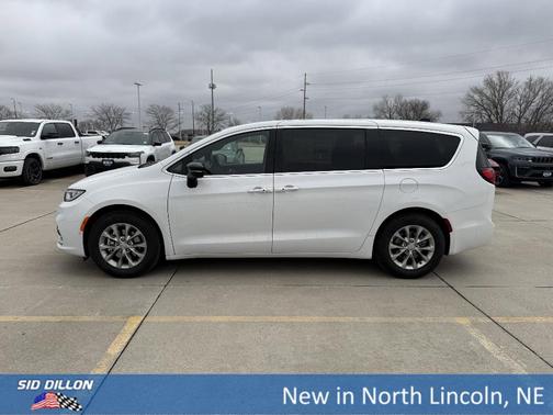 Bright White Clearcoat 2026 Chrysler Pacifica Limited
