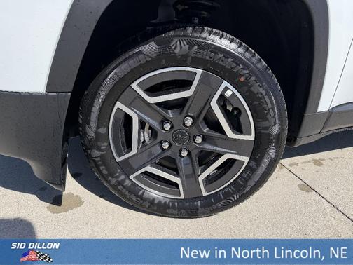 Bright White Clearcoat 2026 Jeep Cherokee LAREDO/LIMITED