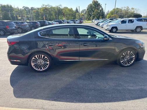 2017 Kia Cadenza Limited