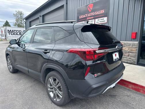 Cherry Black 2021 Kia Seltos LX