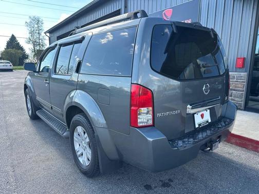 Granite Metallic 2006 Nissan Pathfinder LE