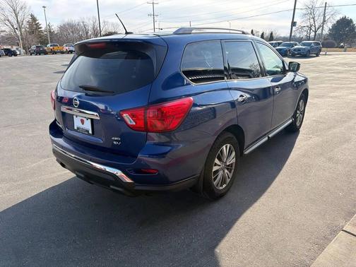 2018 Nissan Pathfinder SV