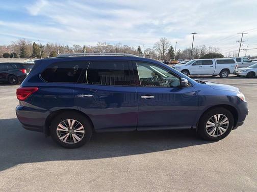 2018 Nissan Pathfinder SV