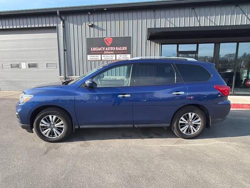 2018 Nissan Pathfinder SV