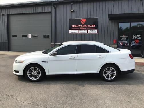 Oxford White 2017 Ford Taurus SE
