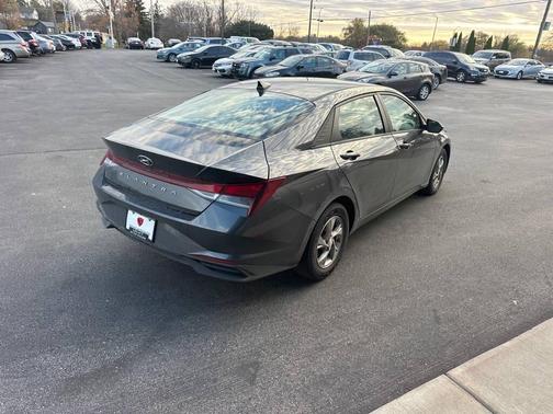 2021 Hyundai ELANTRA SE