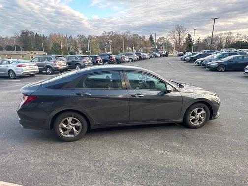 2021 Hyundai ELANTRA SE