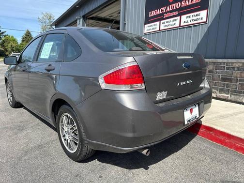 GREY 2011 Ford Focus SE