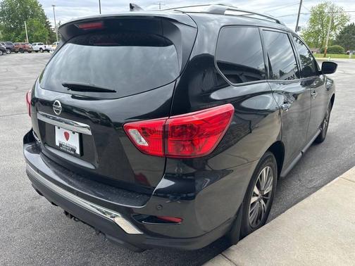 Magnetic Black Pearl 2019 Nissan Pathfinder S