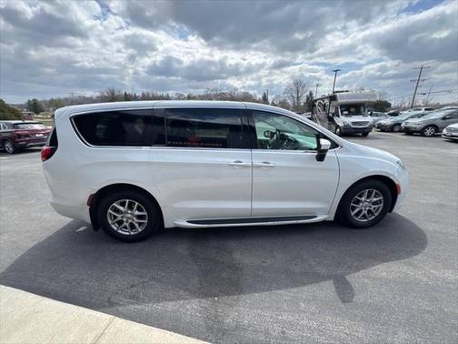 2021 Chrysler Voyager LX
